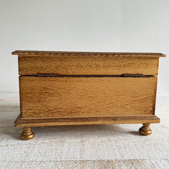 Vintage Florentine Style Gold Gilded Jewelry Box - Picture 4 of 11